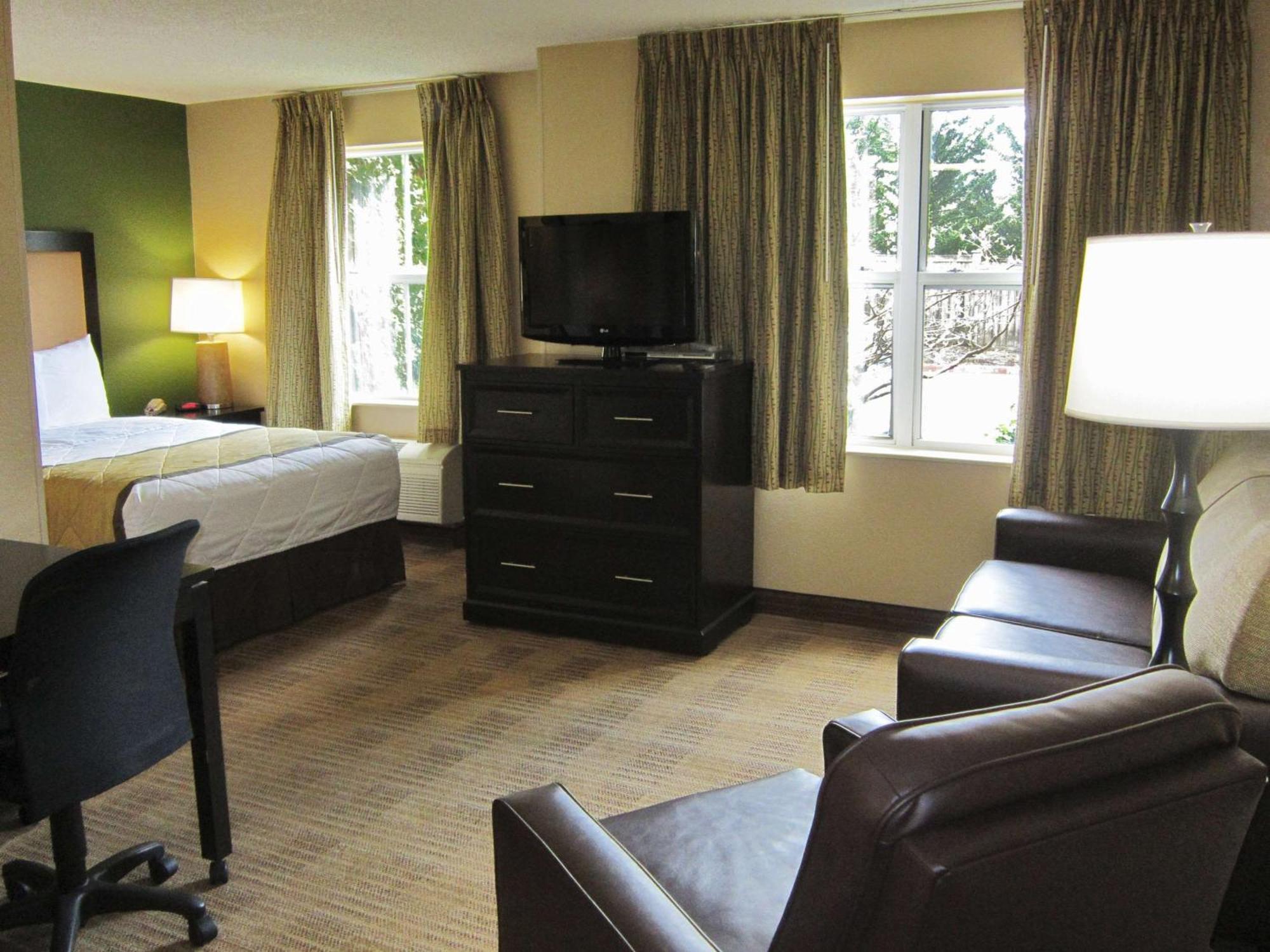 เอ็กซ์เทนด์ สเตย์ อเมริกา กรีนส์โบโรแอร์พอร์ต Hotel ภายนอก รูปภาพ